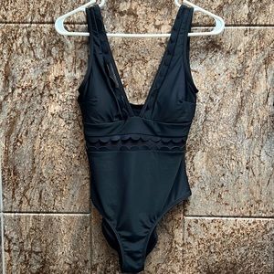 NEW Cupshe black one piece, size M